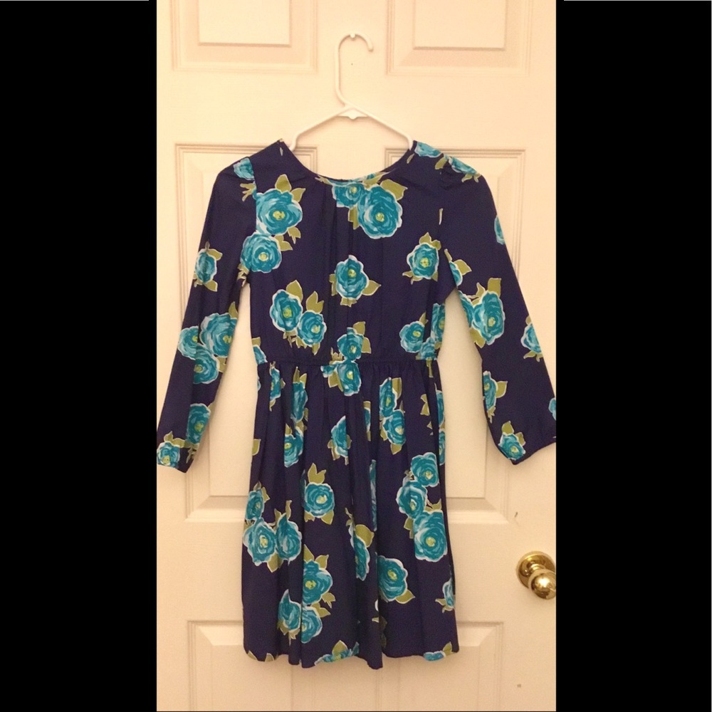 Floral patterned long sleeve dress!